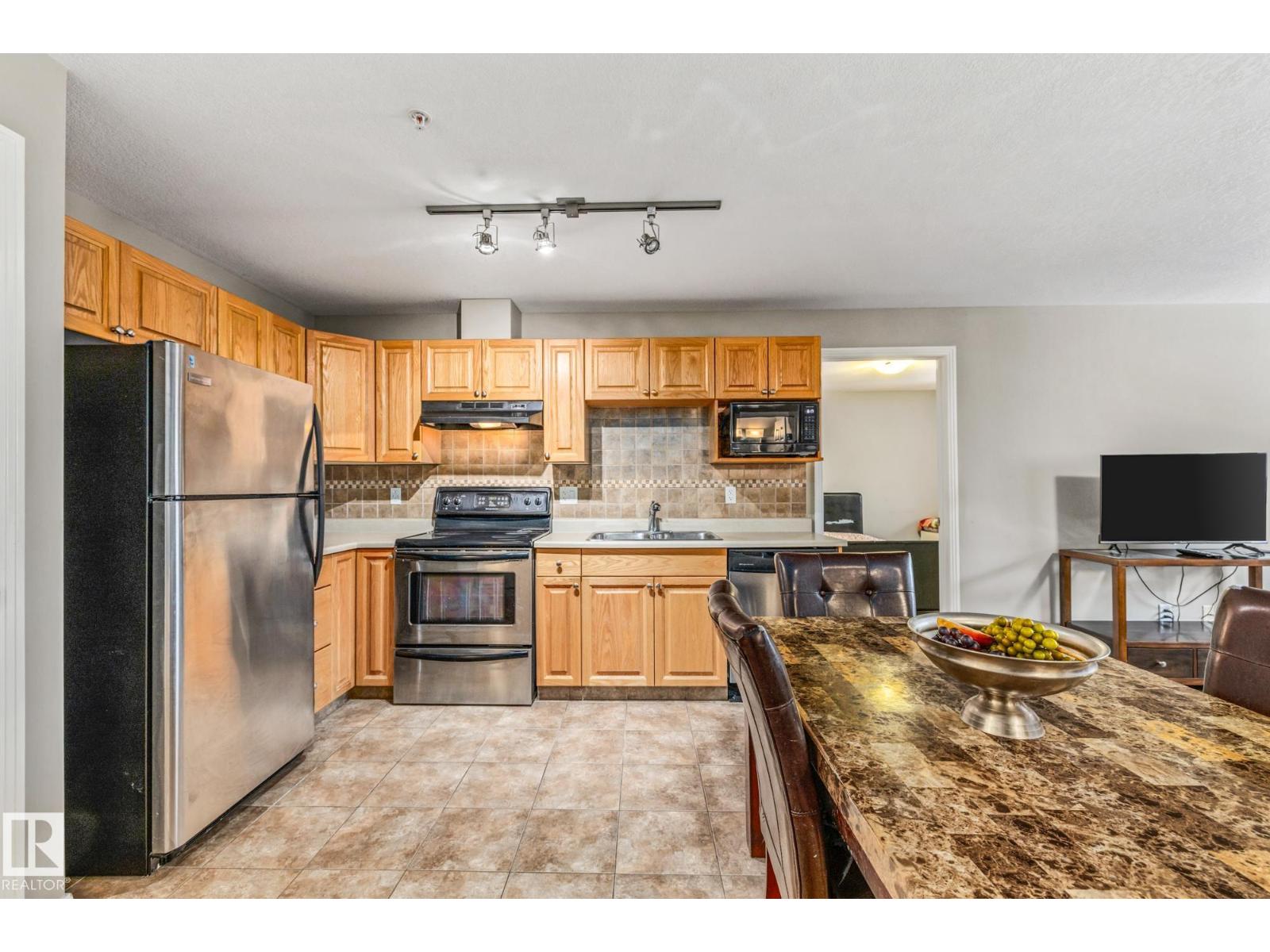 #221 5005 165 AV NW