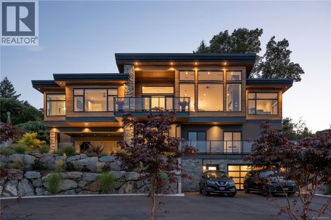 928 Claremont Ave Saanich BC V8Y1K3