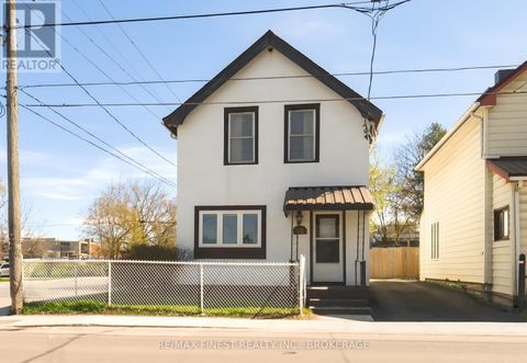 62 STEPHEN STREET Kingston (East of Sir John A. Blvd) ON K7K2C4
