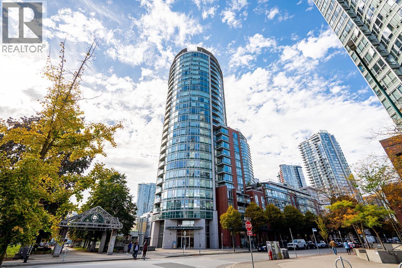 806 58 KEEFER PLACE