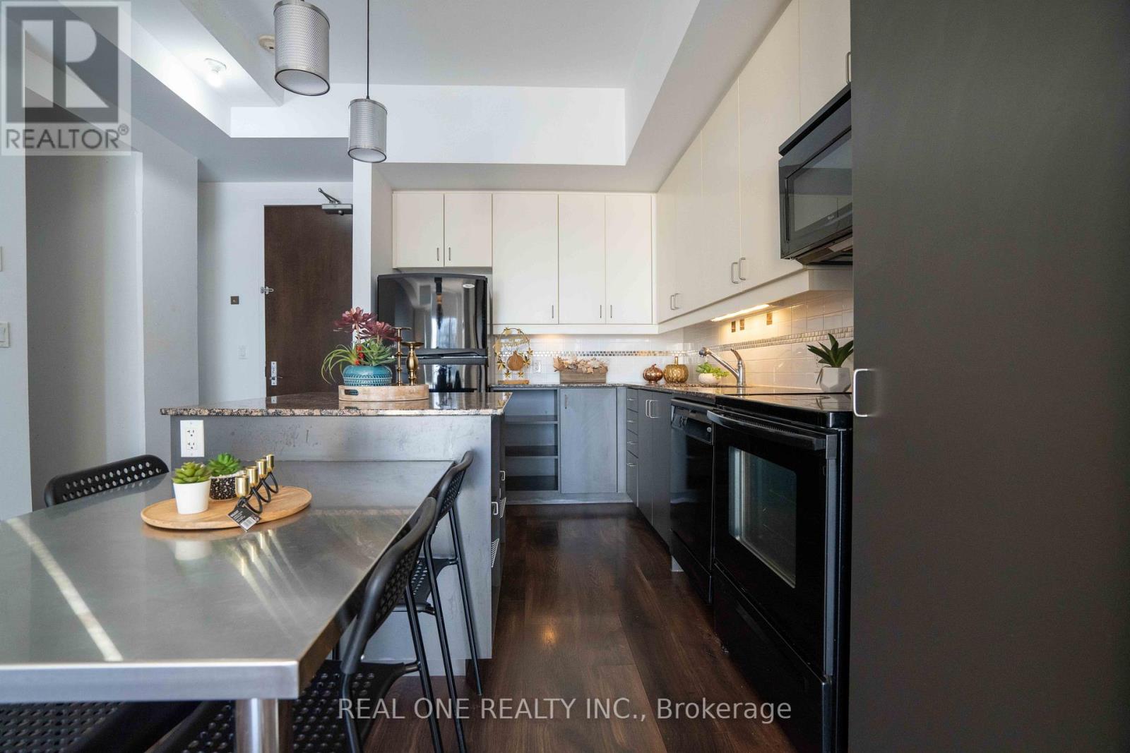 703 - 191 KING STREET S