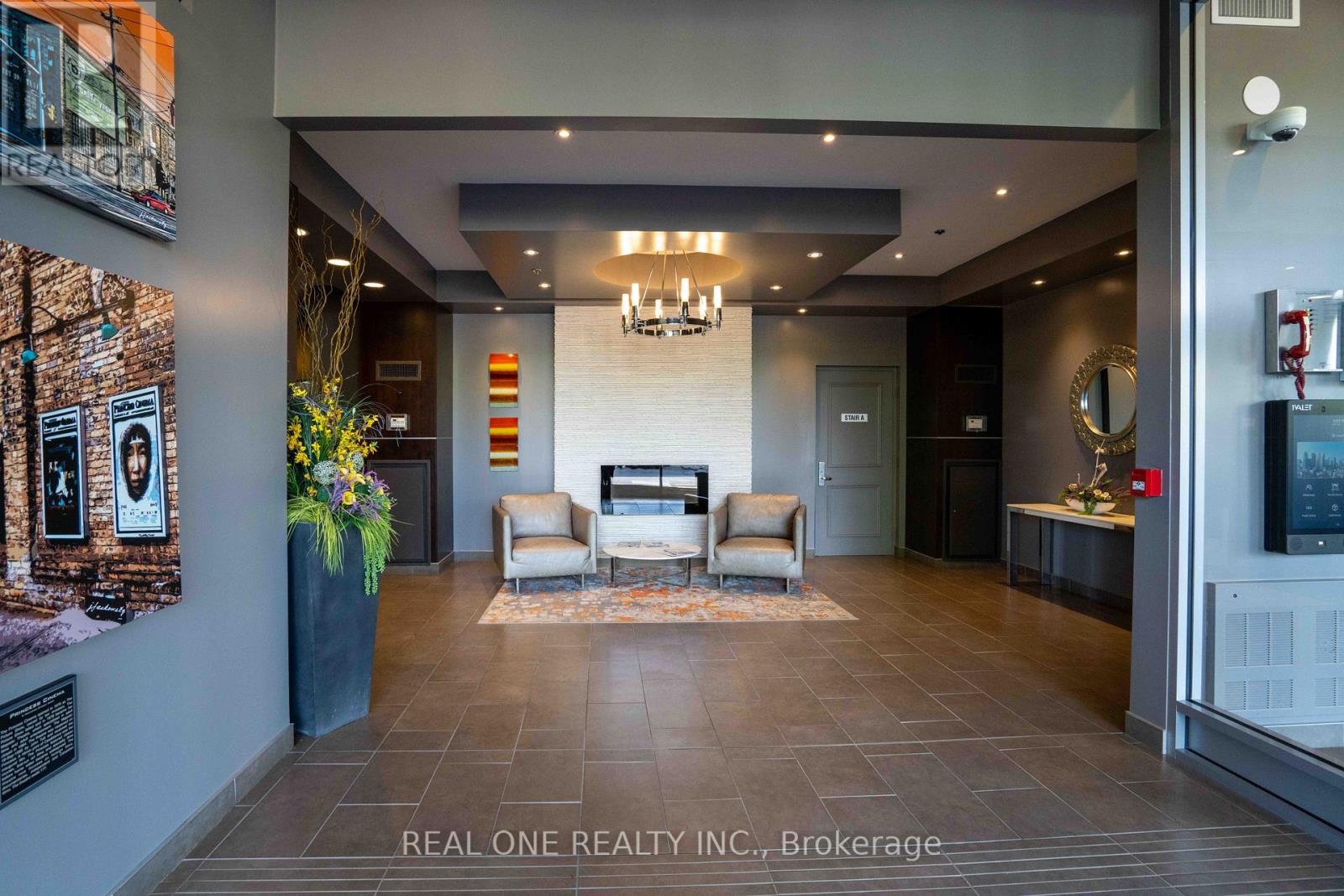 703 - 191 KING STREET S