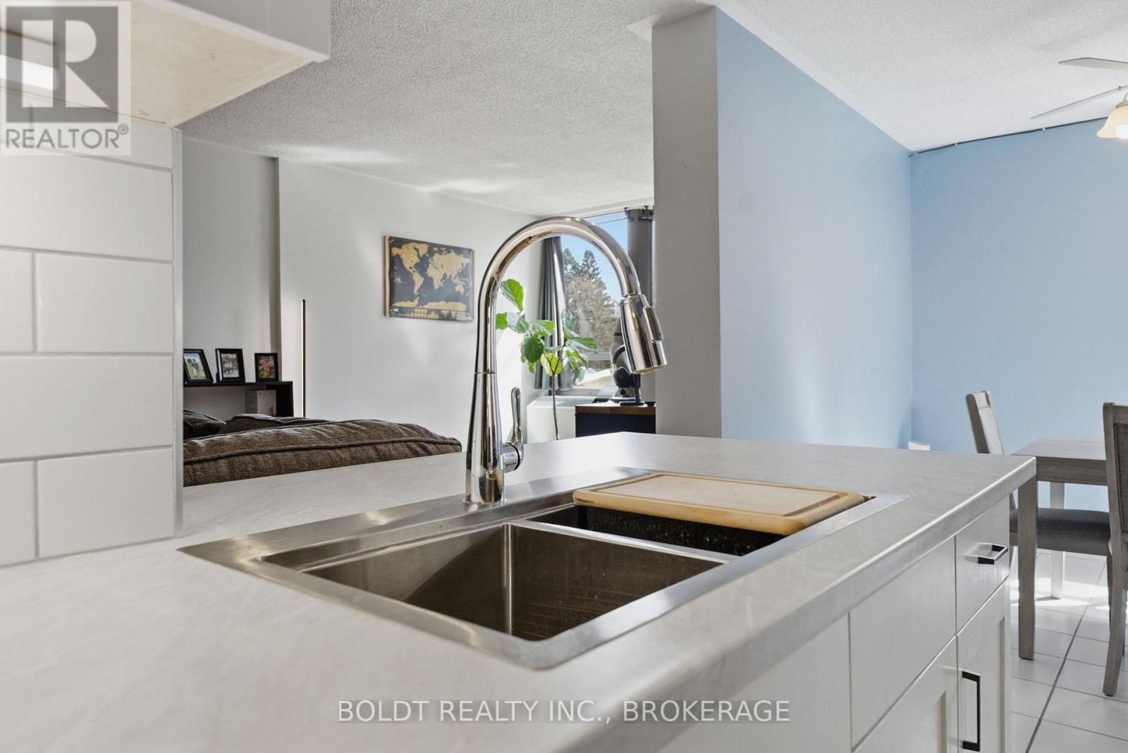 202 - 10 AJAX STREET