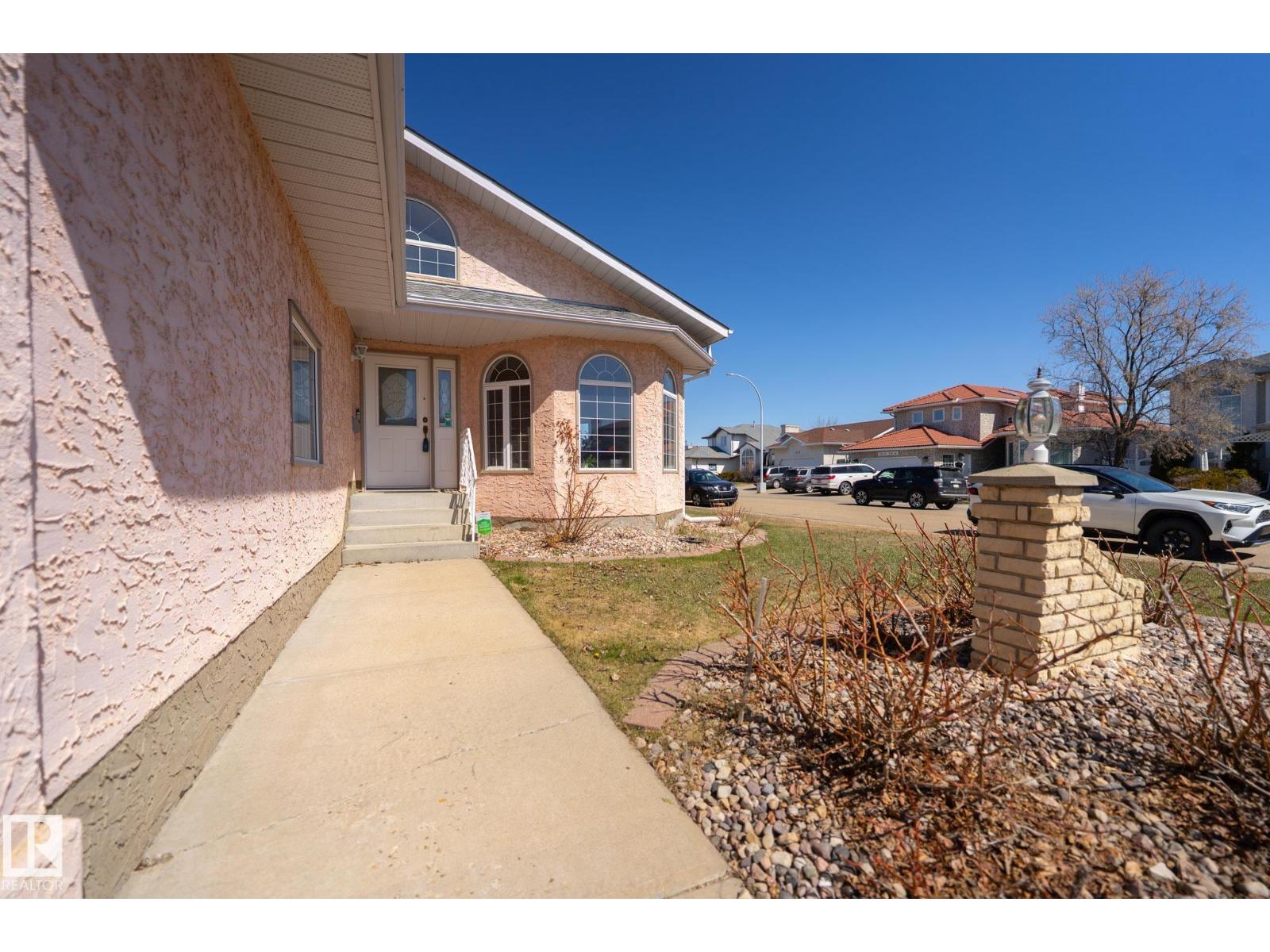 5736 161 AV NW