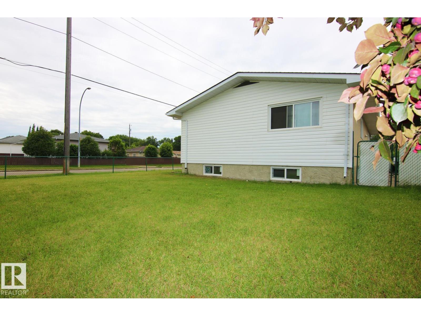4304 121 AV NW