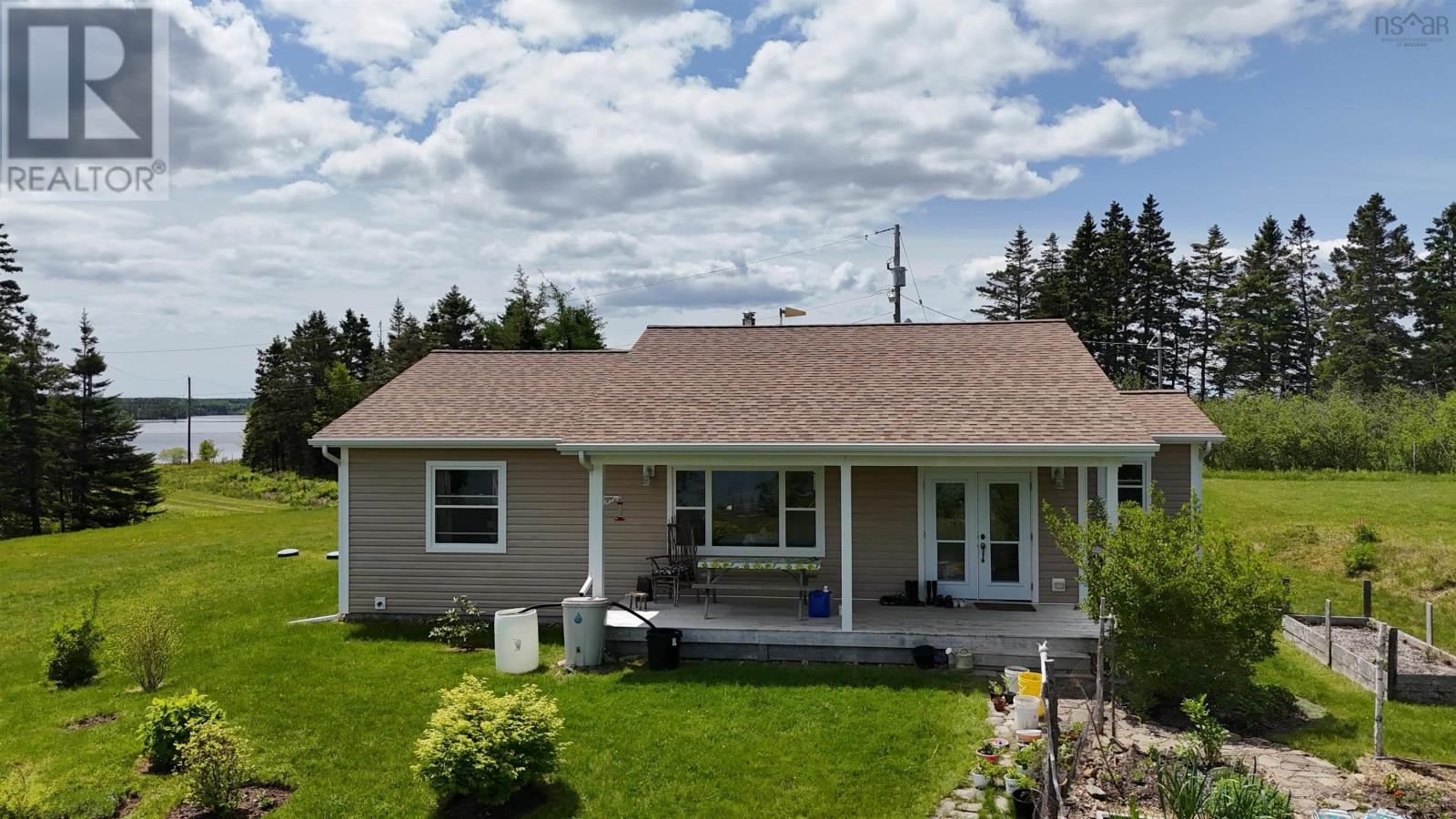 1045 North Side Loch Lomond Road