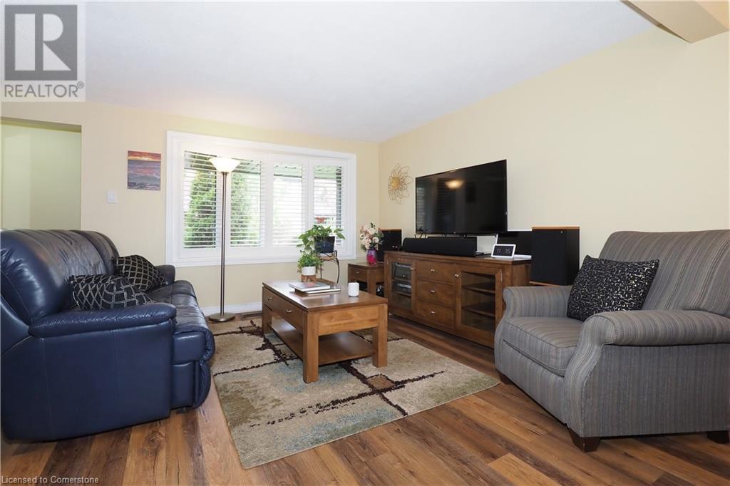 285 SANDOWNE Drive Unit# 33
