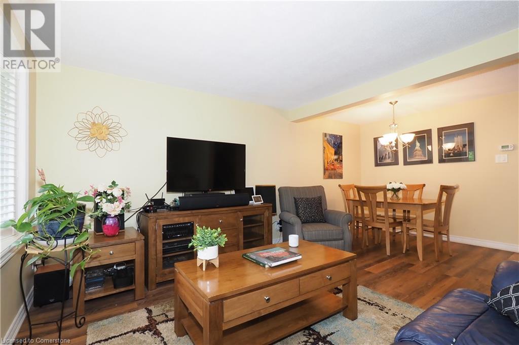 285 SANDOWNE Drive Unit# 33