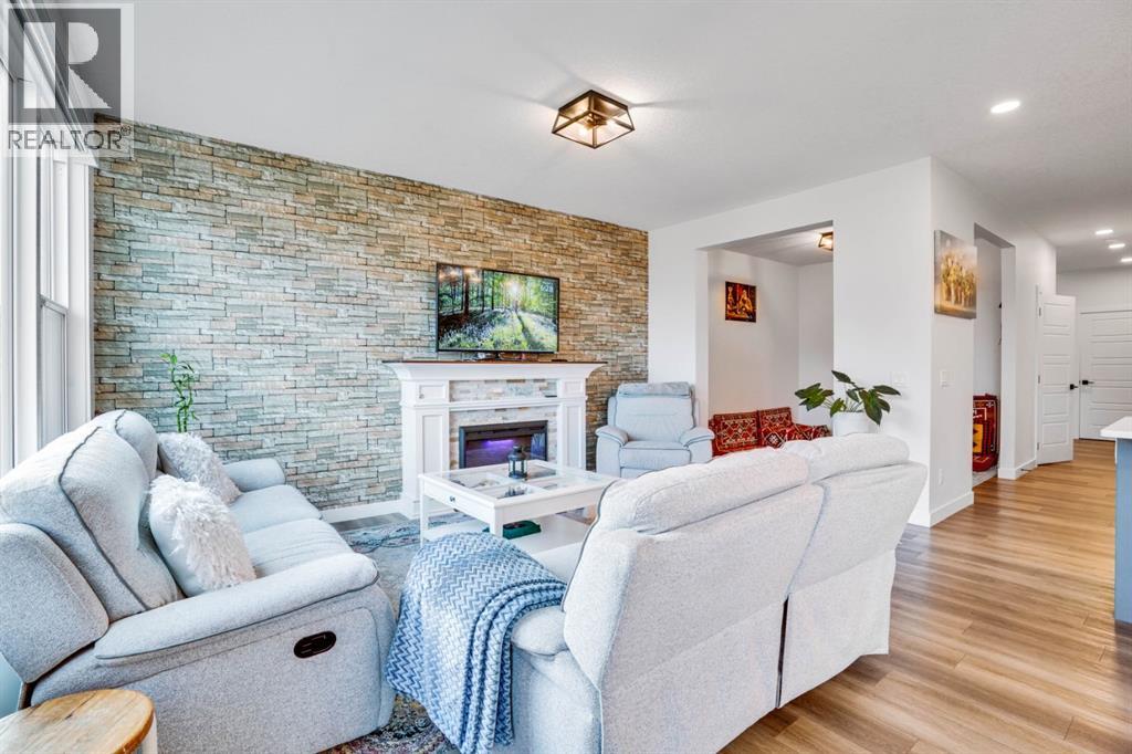 353 Walcrest View SE