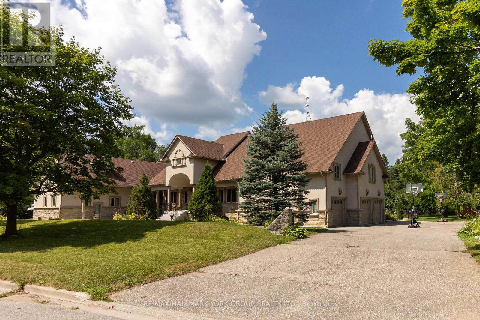 2 KINGSWOOD DRIVE