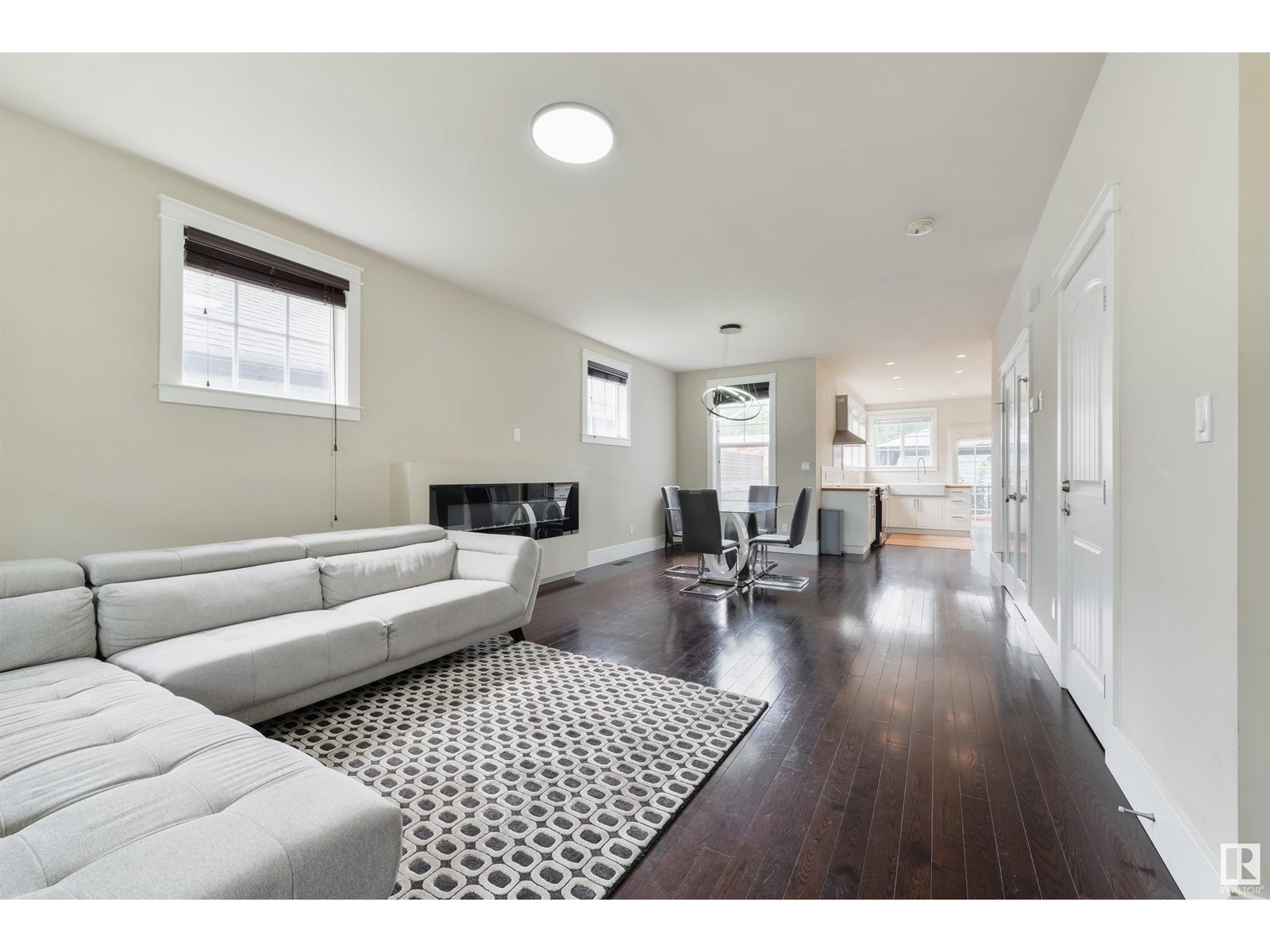 11216 67 ST NW