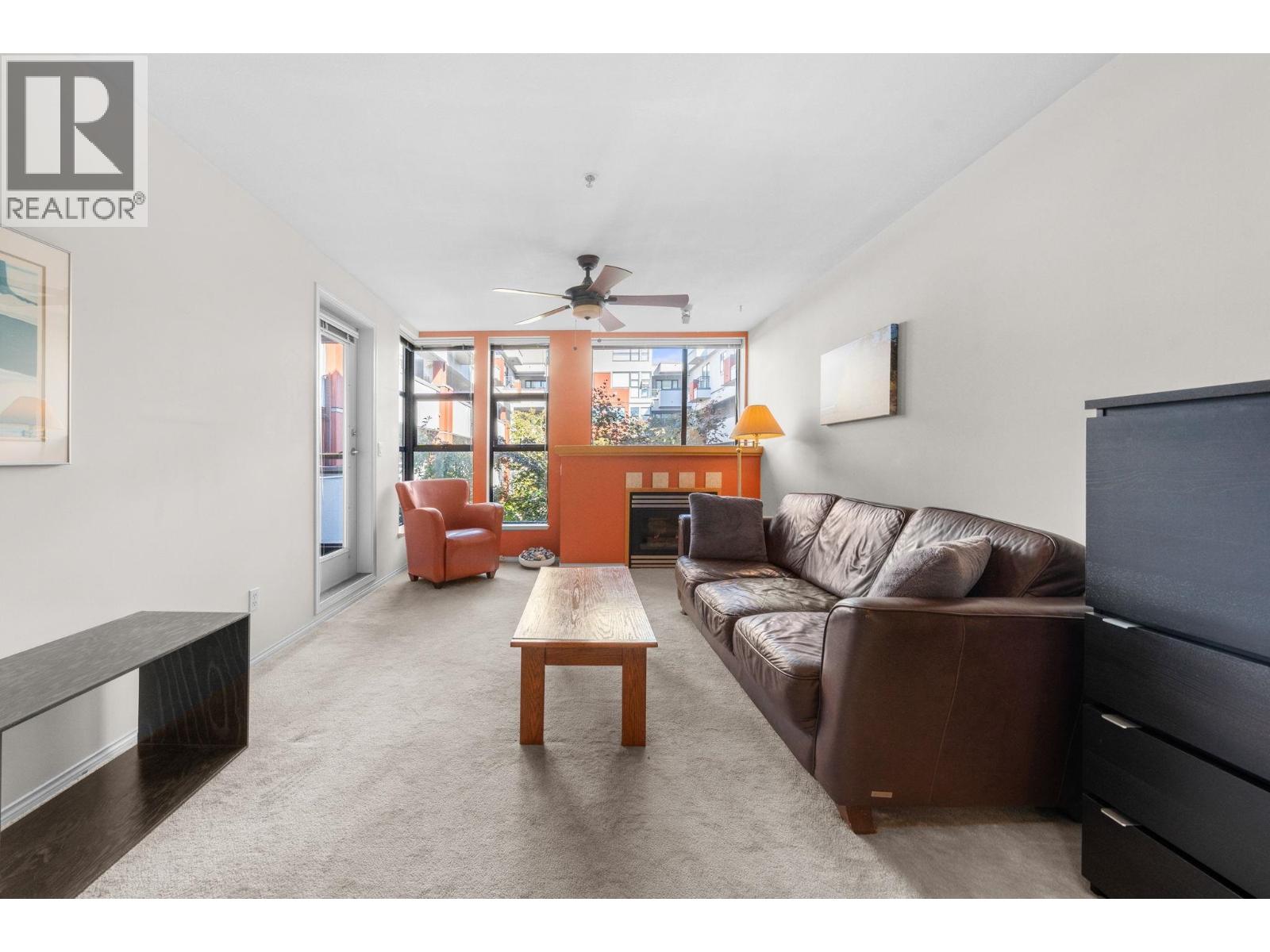 405 305 LONSDALE AVENUE