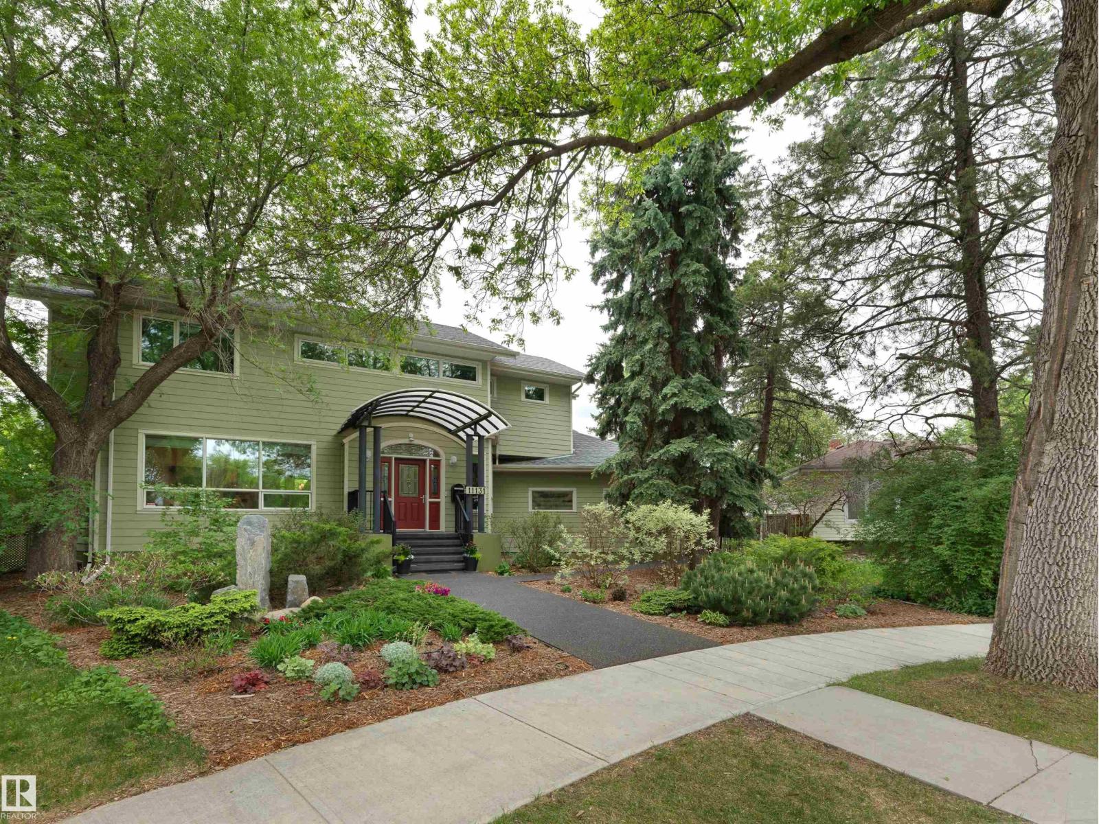 11131 75 AV NW