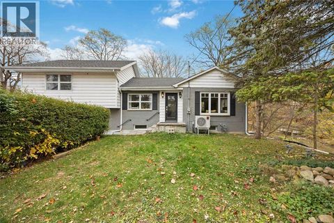 2006 Olive AVENUE Sarnia ON N0N1C0