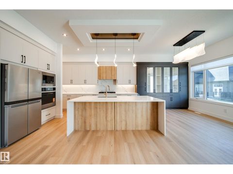 #42 20425 93 AV NW Edmonton AB T5T7C7