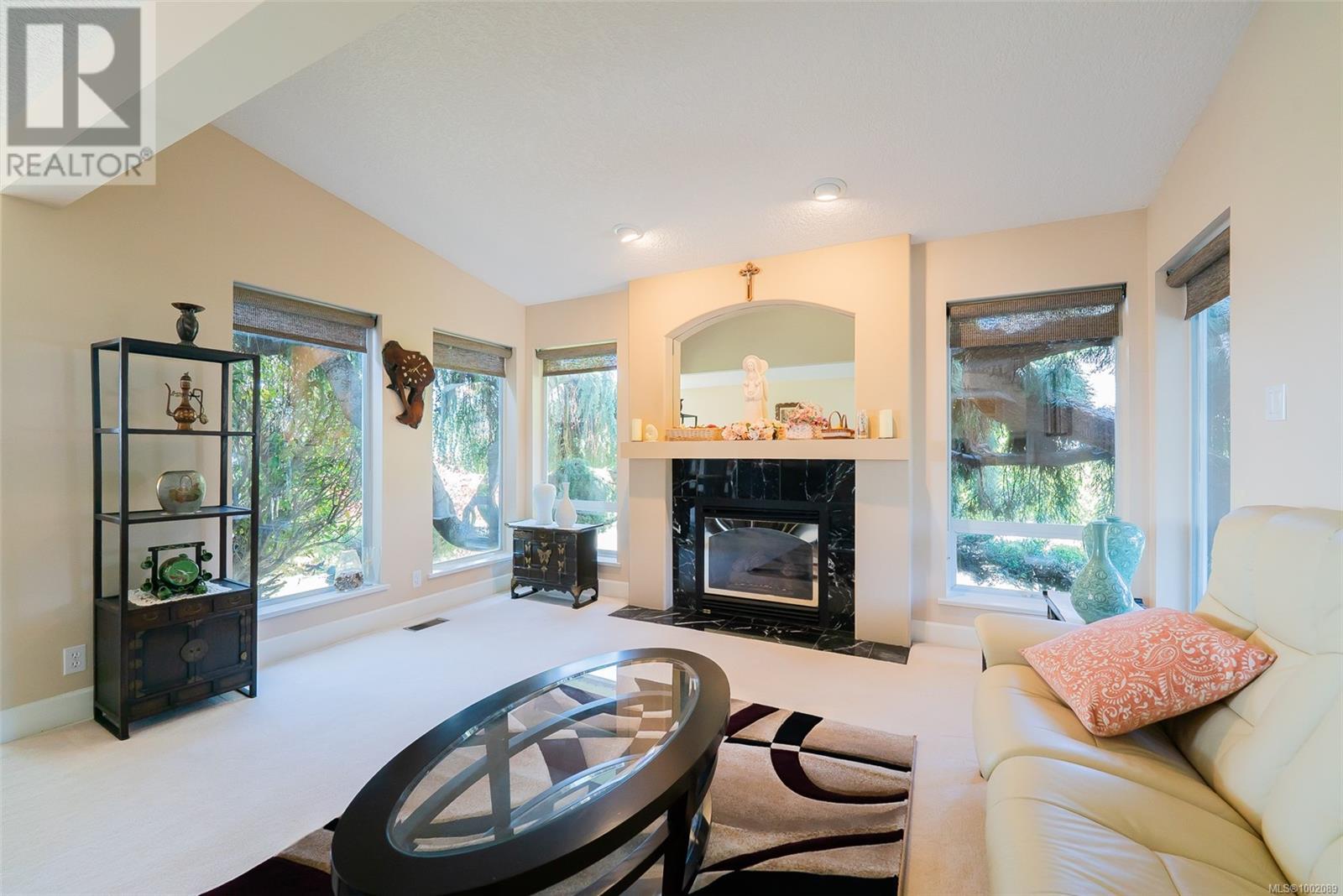 3689 Glen Oaks Dr