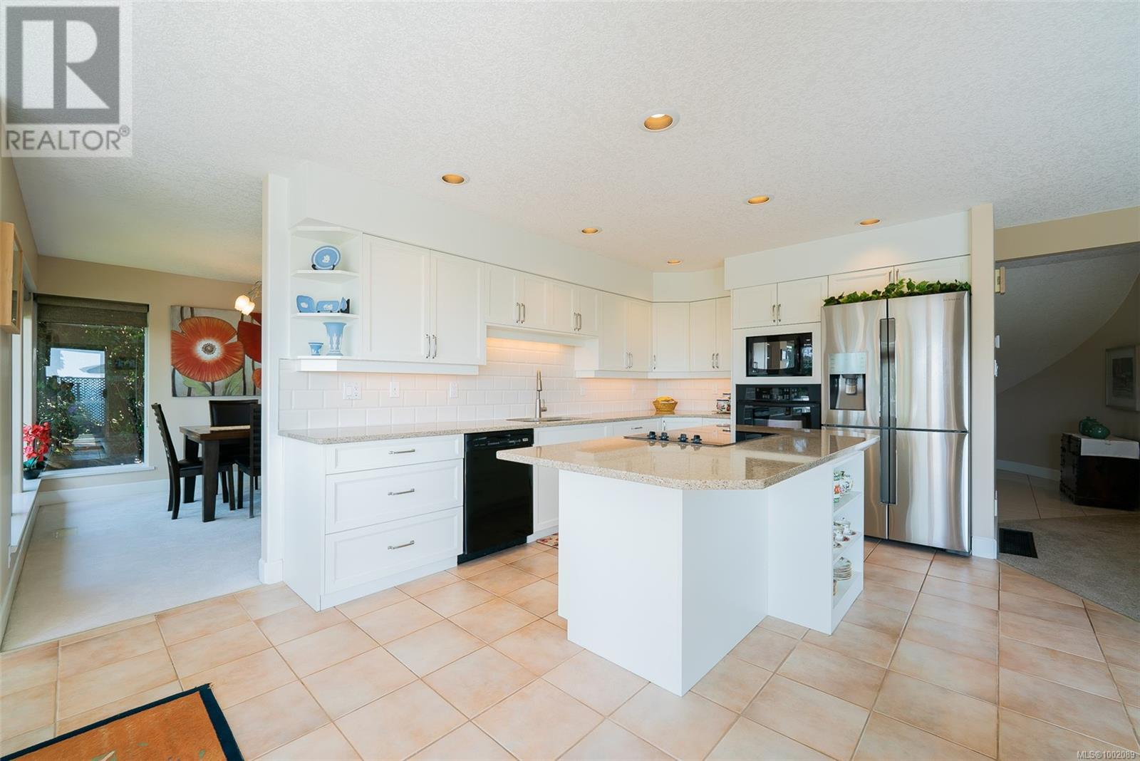 3689 Glen Oaks Dr