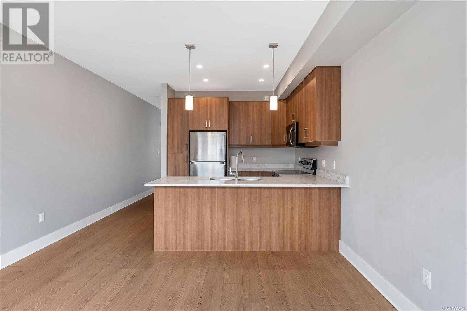 951 Warbler Close