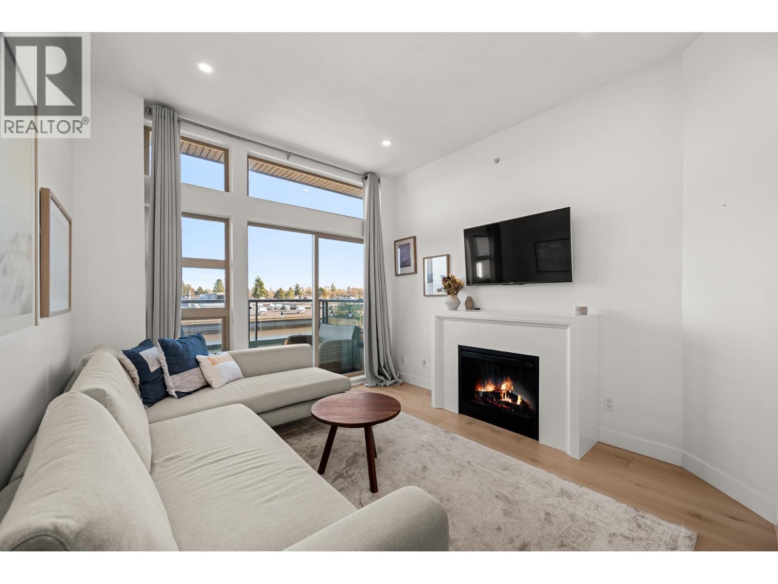 409 4550 FRASER STREET