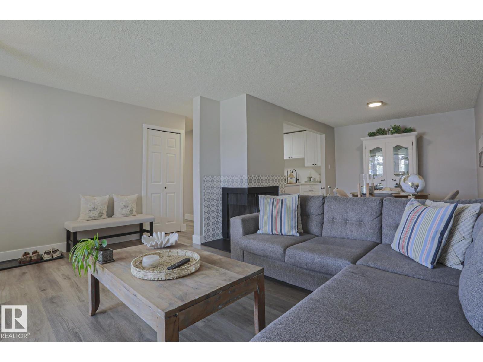 #7 2204 118 ST NW