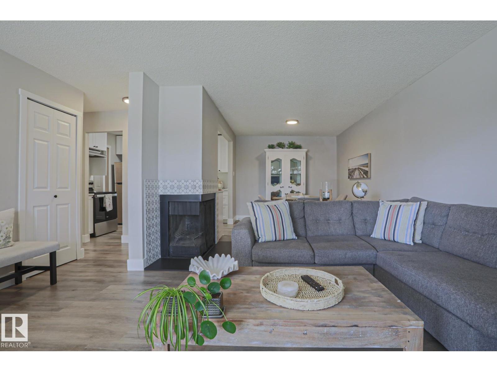 #7 2204 118 ST NW