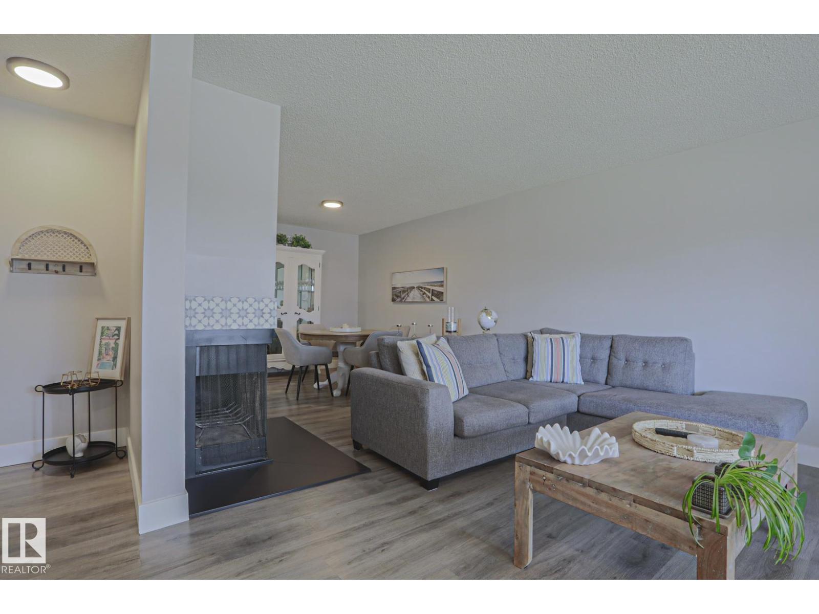 #7 2204 118 ST NW
