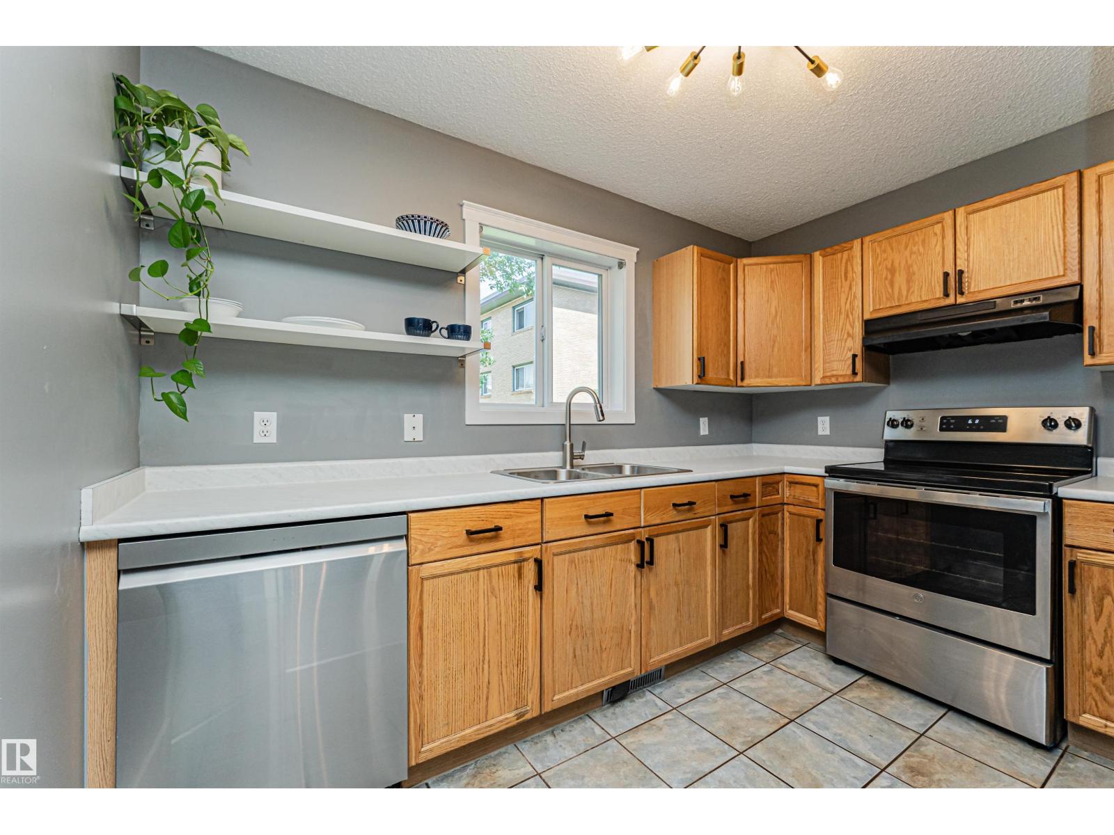 #134 10909 106 ST NW