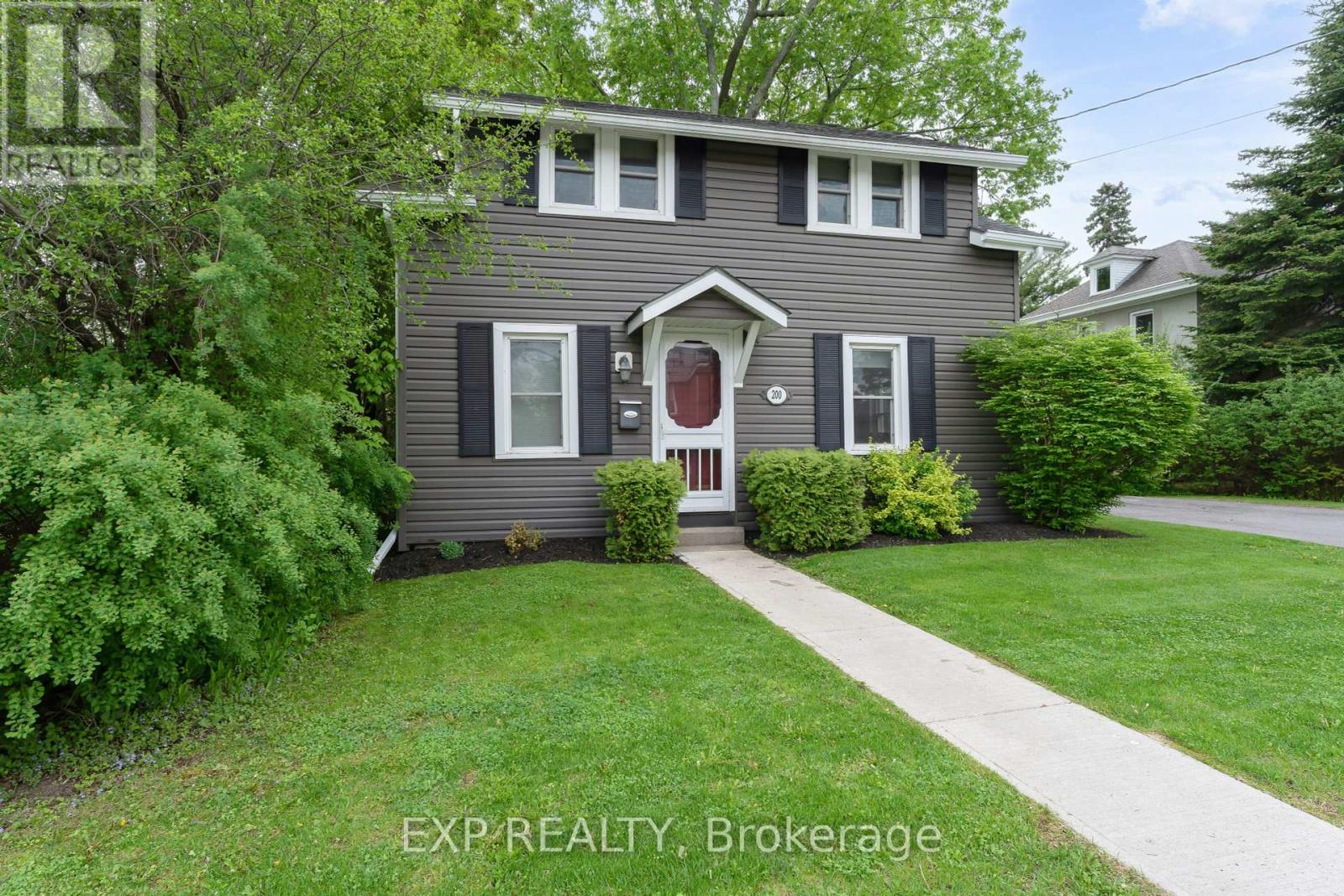 200 DUNDAS STREET