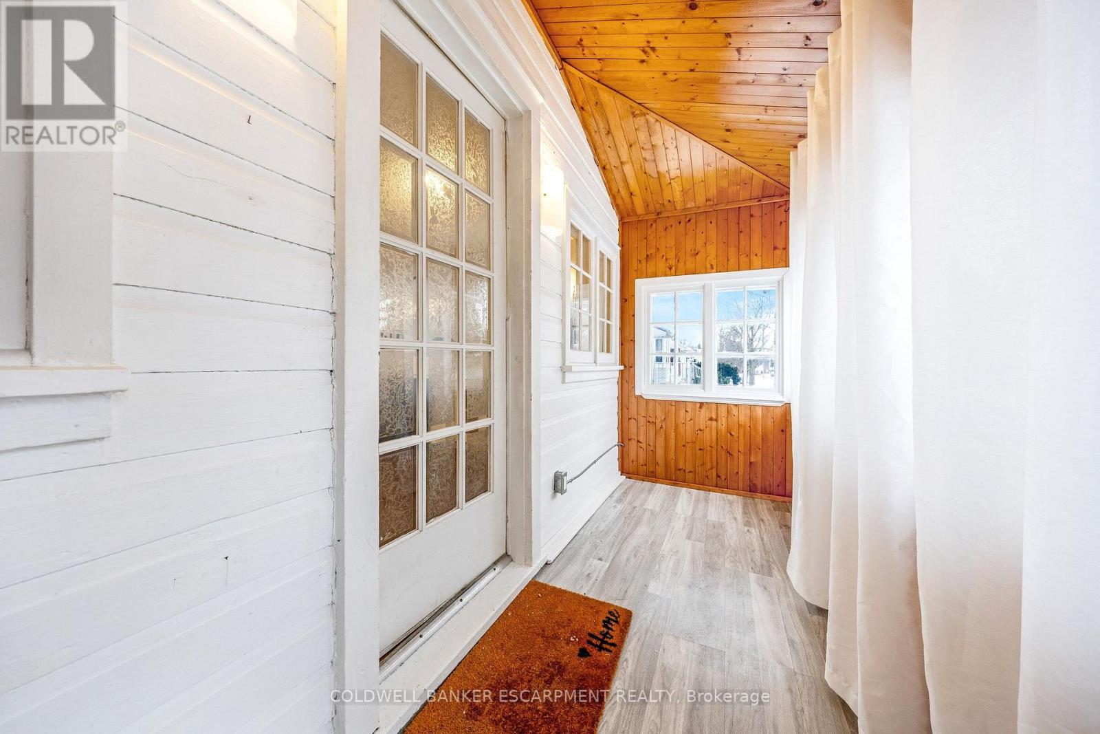 14 LAURINE AVENUE