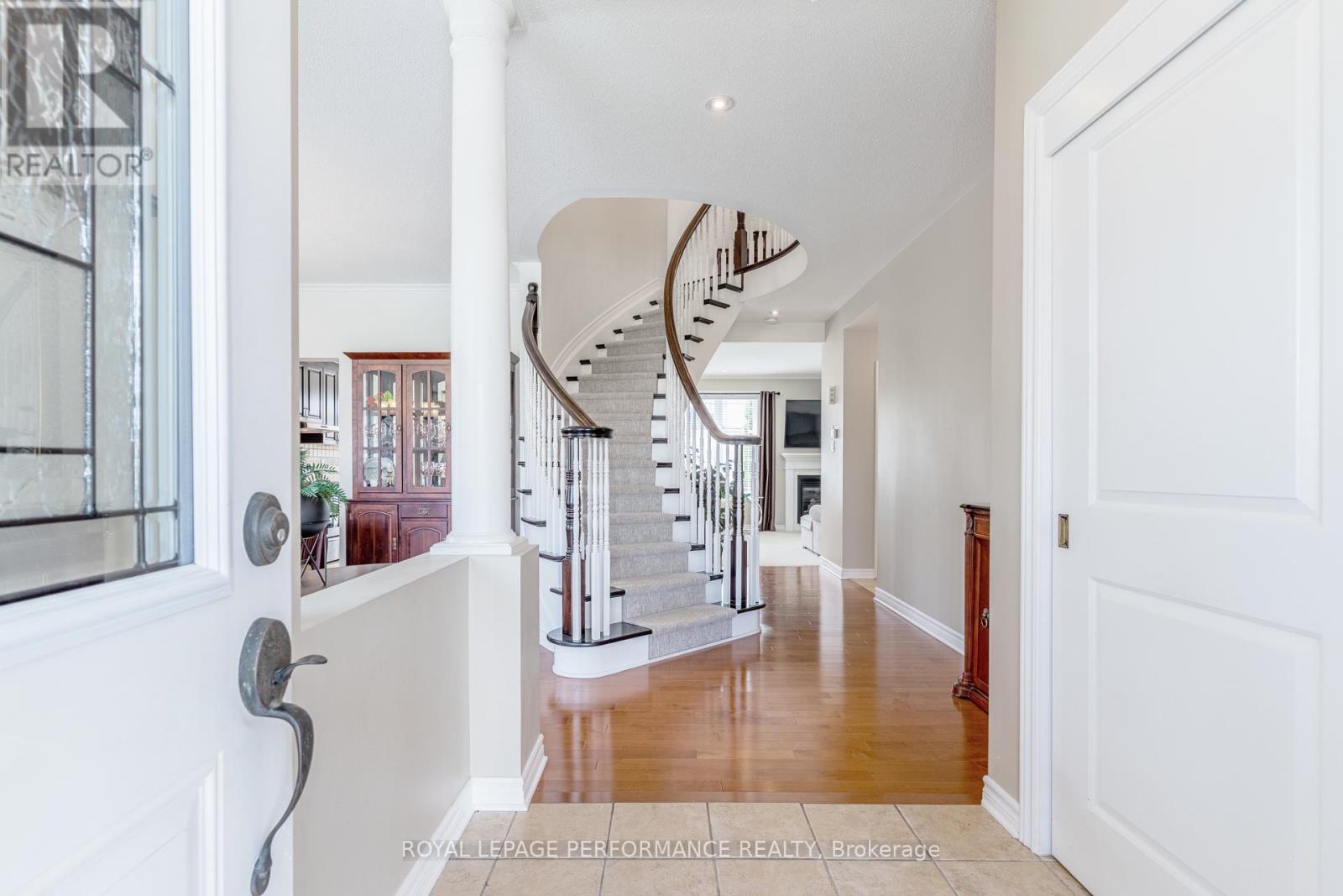 355 GOLDENBROOK WAY