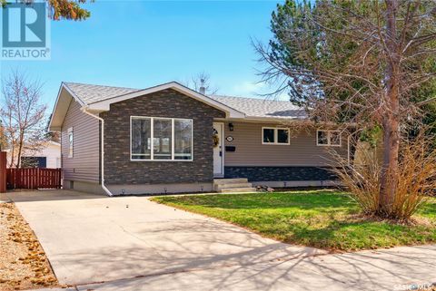 2811 Irvine AVENUE Saskatoon SK S7J2B4