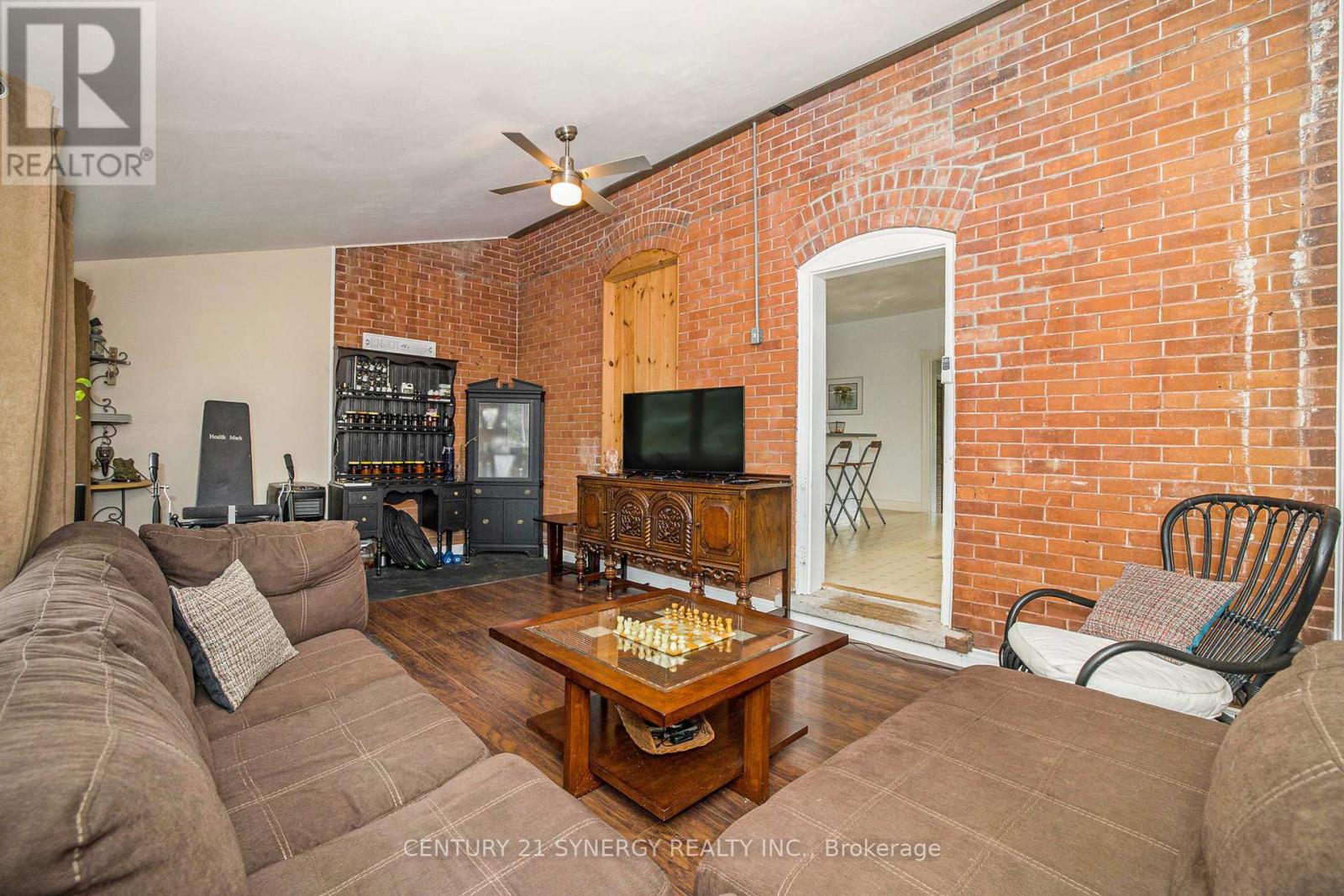 146 WOLFORD CTR CENTRE