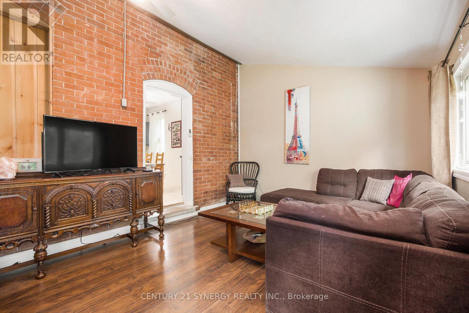 146 WOLFORD CTR CENTRE