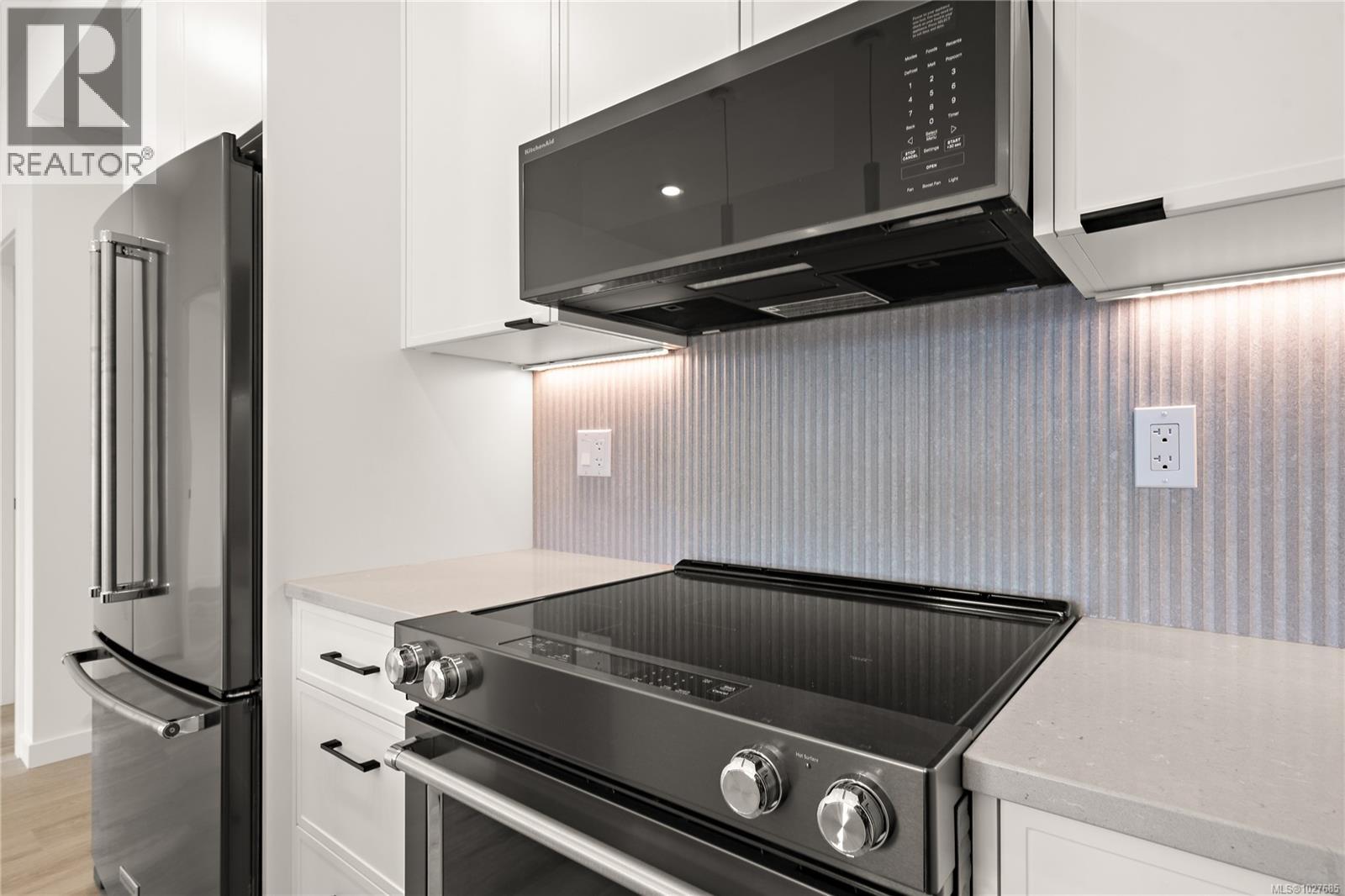 412 1102 Esquimalt Rd