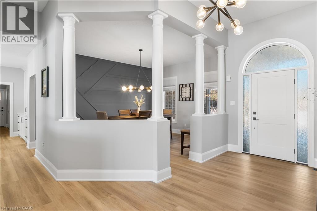 2 CLOVERLEA Crescent