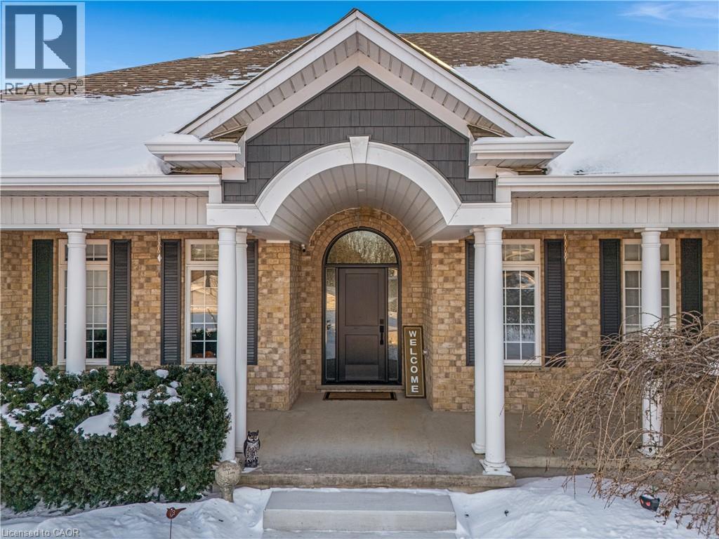 2 CLOVERLEA Crescent