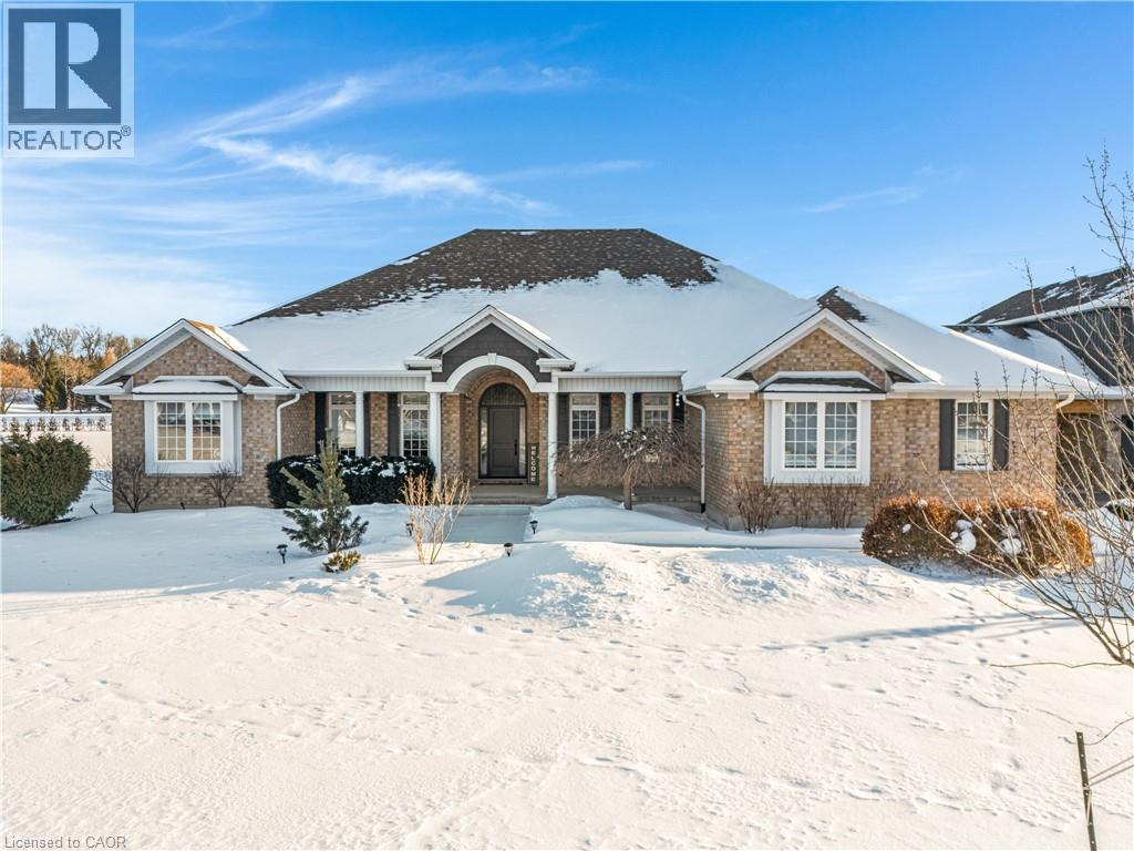 2 CLOVERLEA Crescent