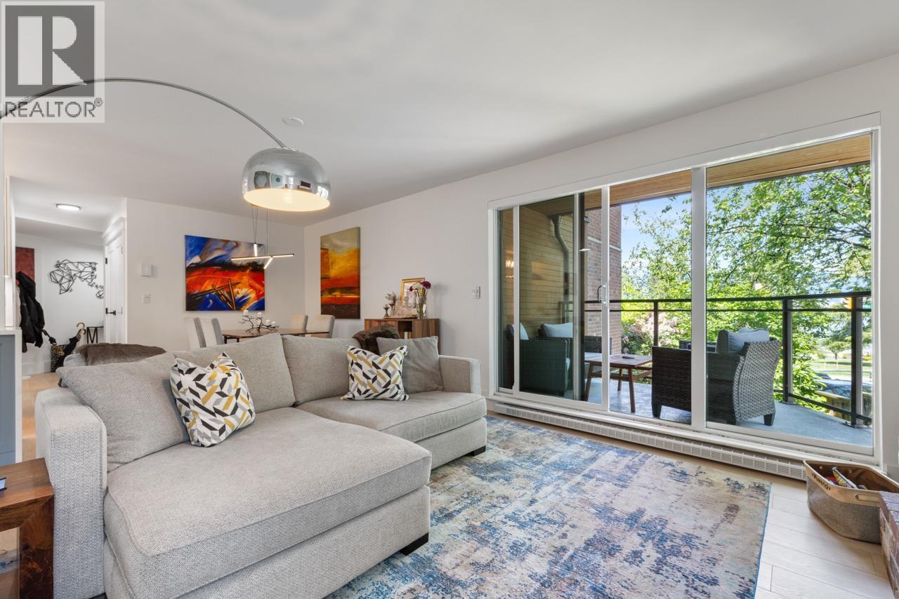 204 2410 CORNWALL AVENUE