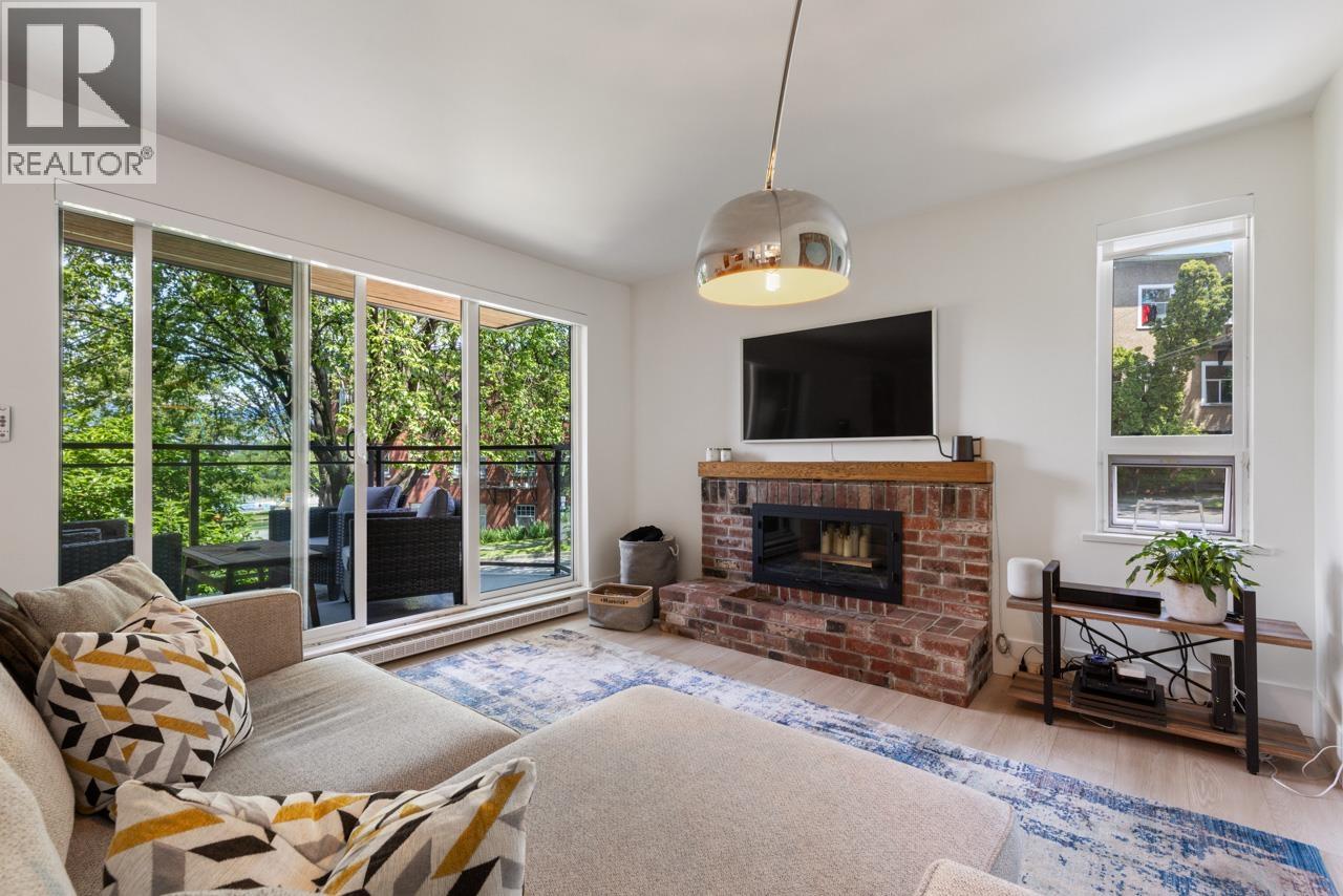 204 2410 CORNWALL AVENUE