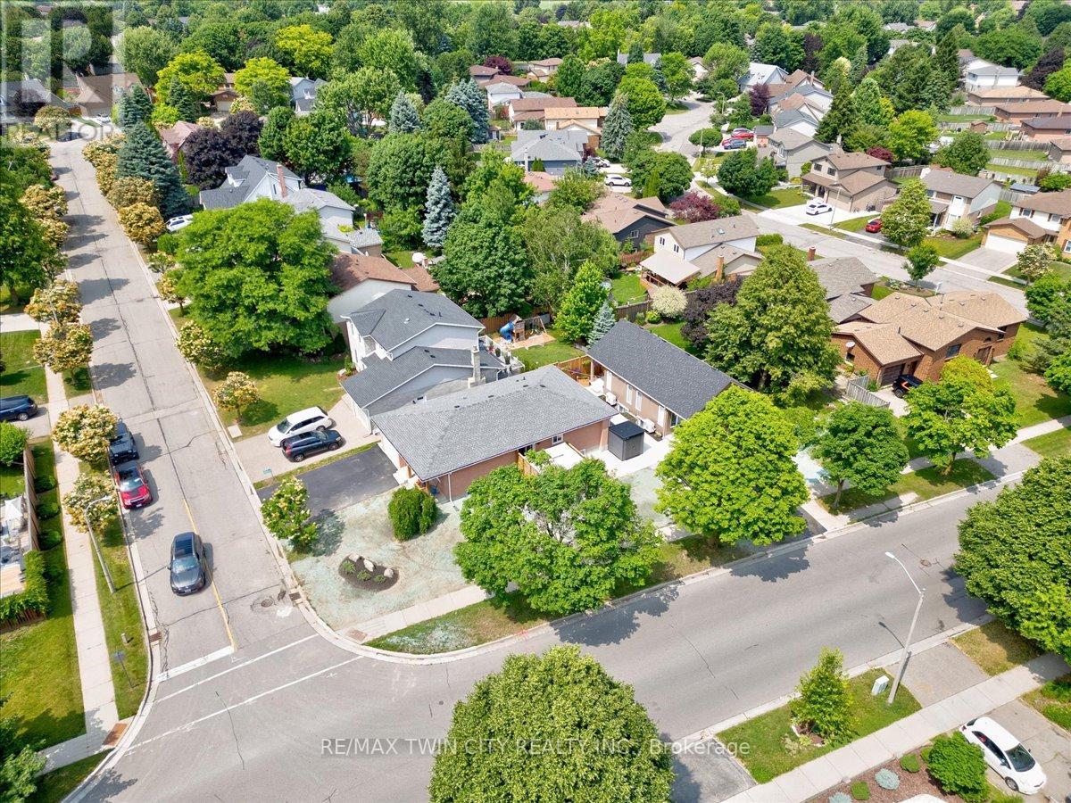 2 PIPERS GREEN COURT
