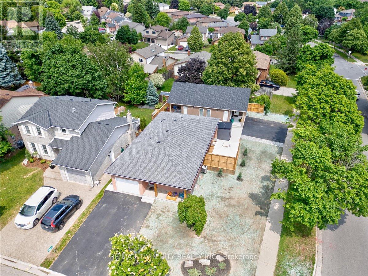 2 PIPERS GREEN COURT