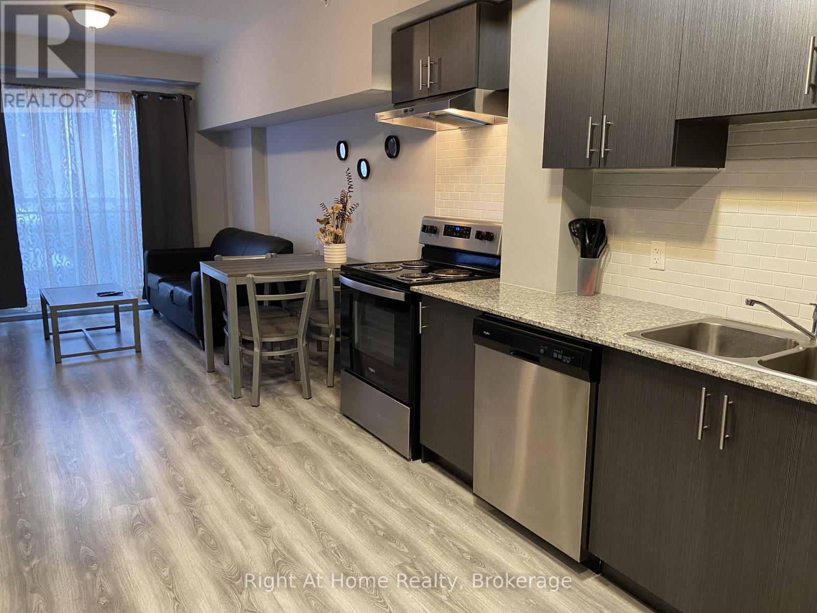 F202 - 275 LARCH STREET