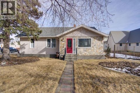 4312 2 Street W Claresholm AB T0L0T0