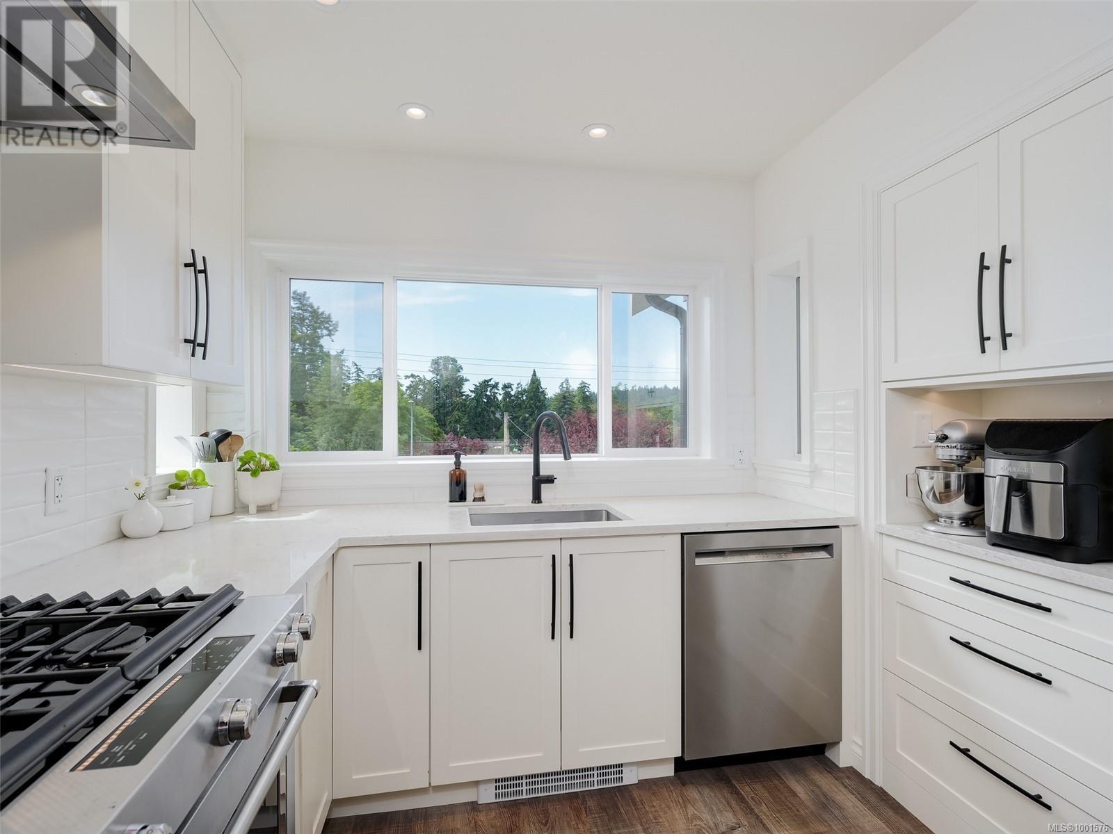 354 Gorge Rd W