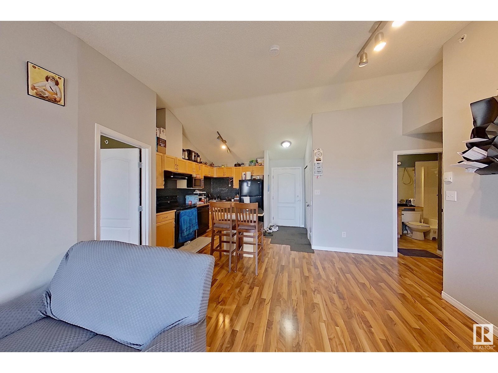 #418 3425 19 ST NW