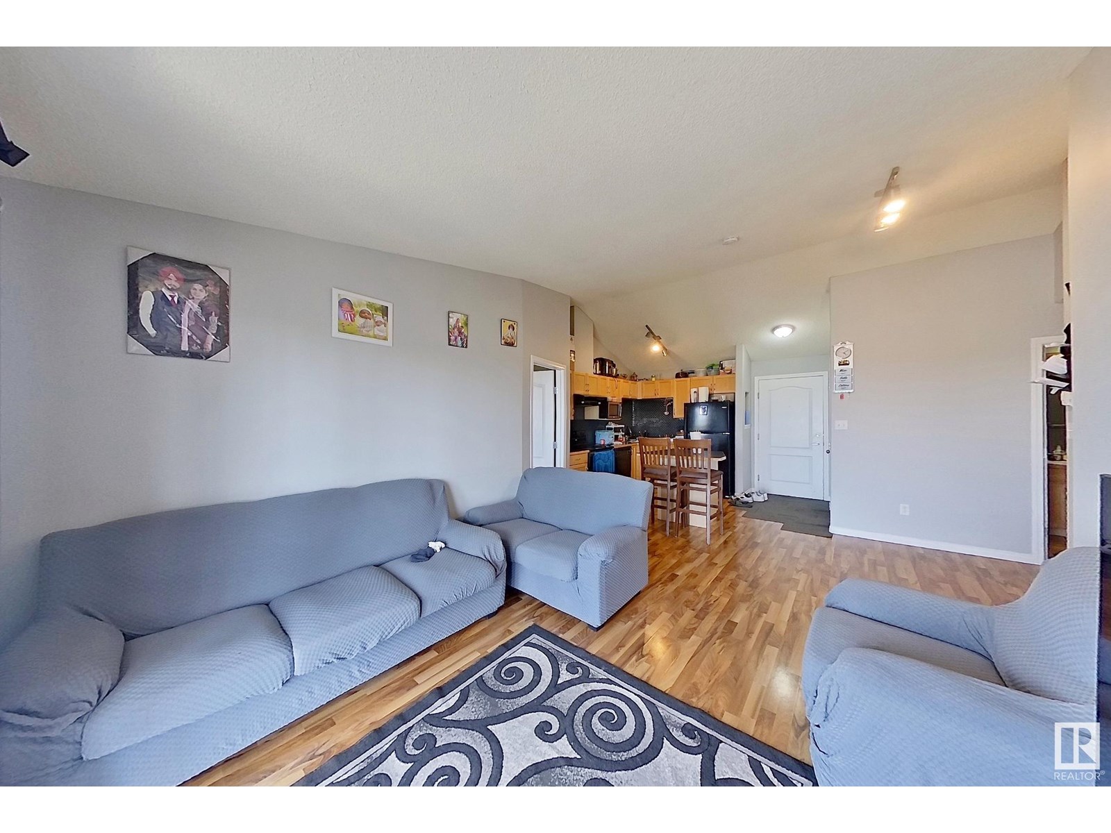 #418 3425 19 ST NW