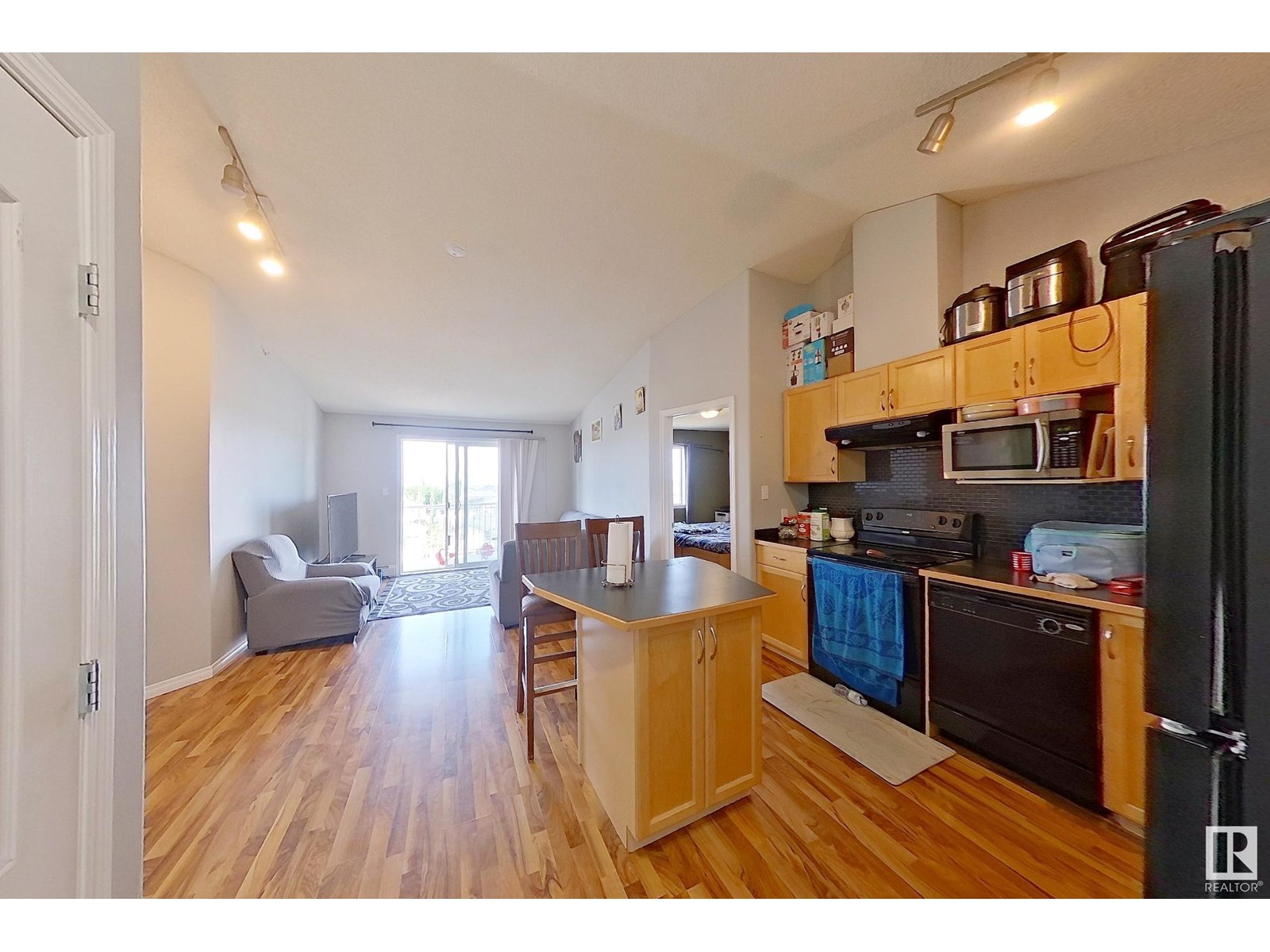 #418 3425 19 ST NW