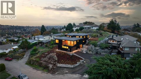 3700 Kootenay Pl Saanich BC V8P2G2