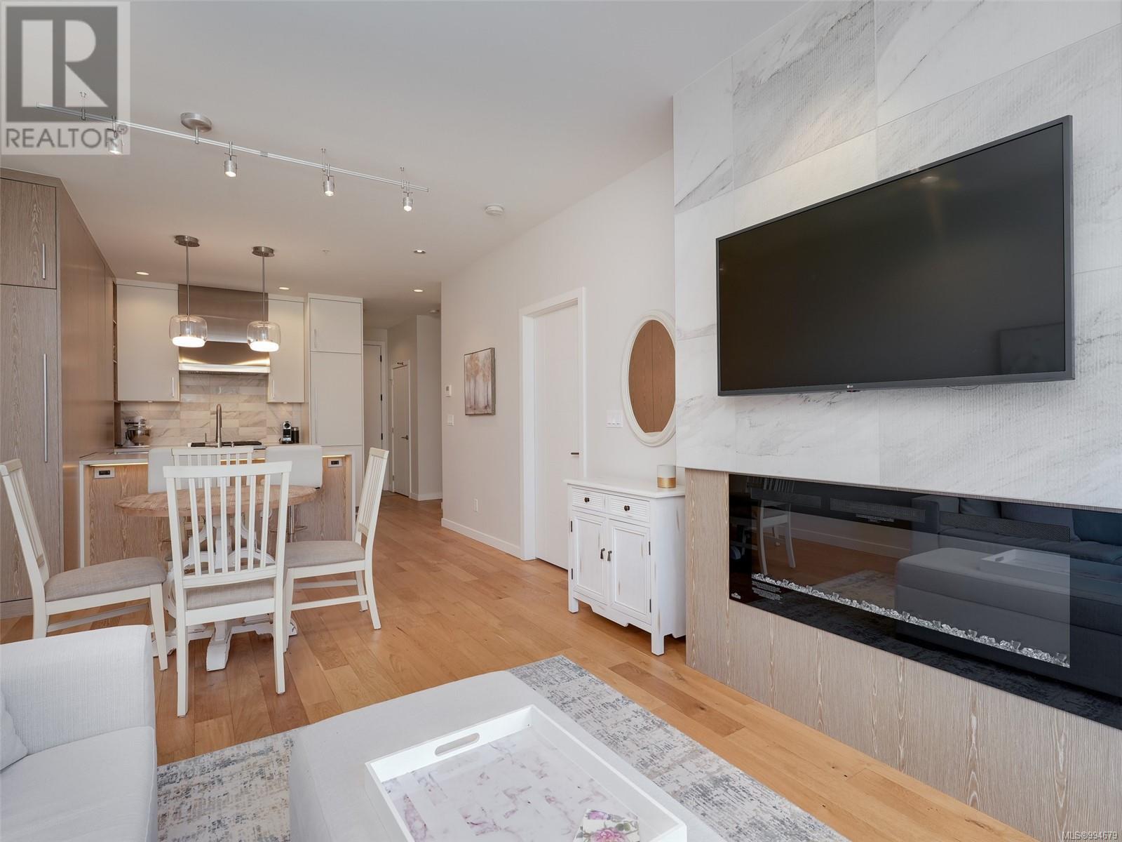 302 1201 Fort St