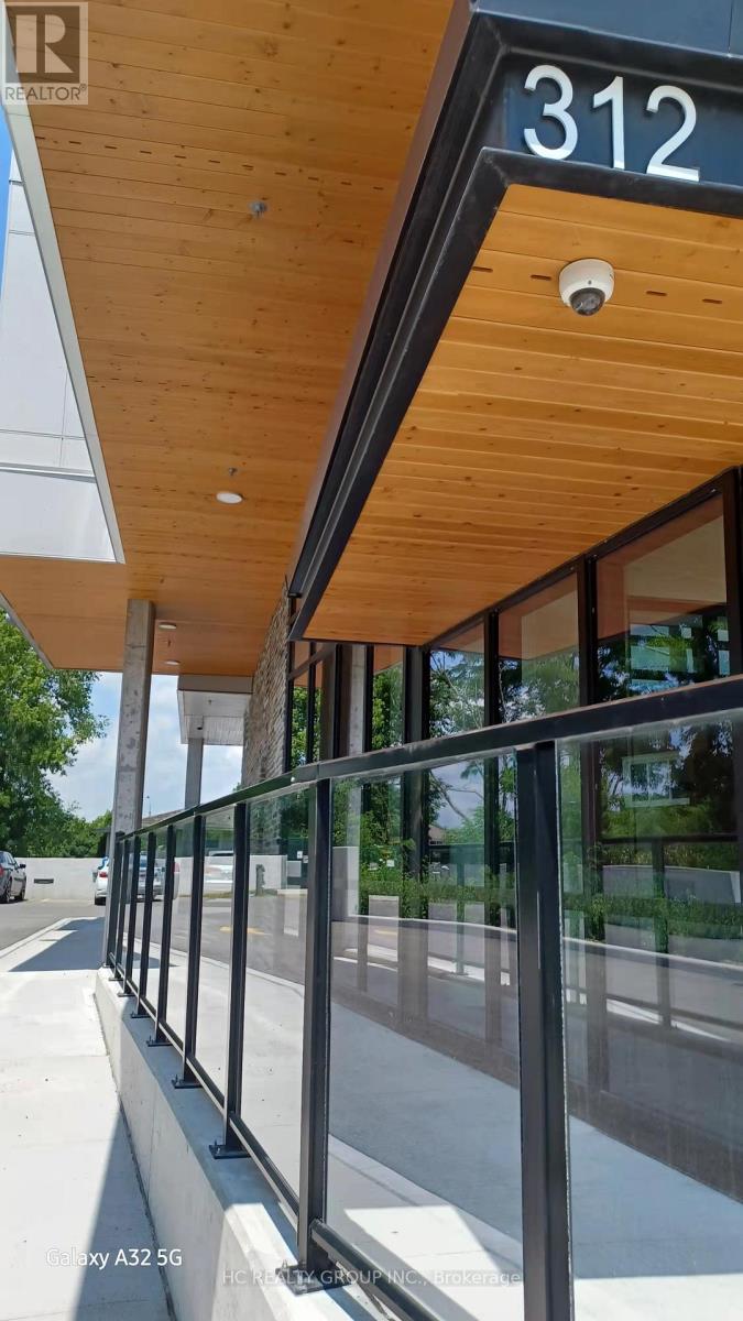 516 - 312 ERB STREET W